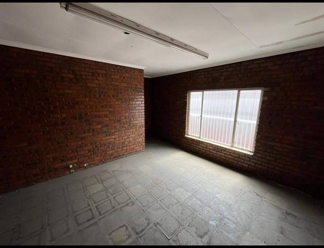 1,100M² WAREHOUSE FOR SALE IN NEW ERA